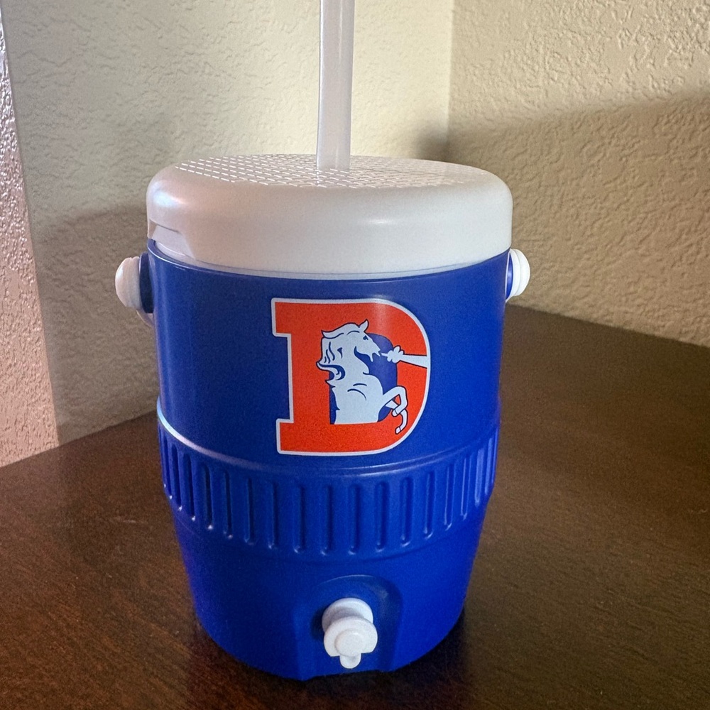 Denver Broncos Mini Cooler
Souvenir Cup with Straw